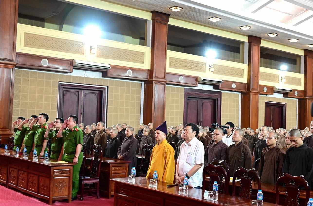 Quang cảnh lễ phát động đăng ký kích hoạt và sử dụng tài khoản định danh điện tử.