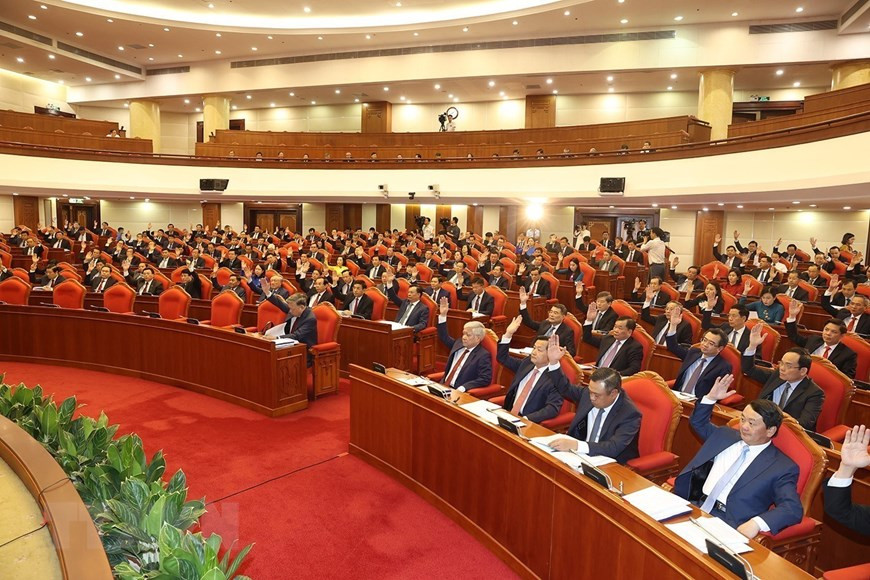 Các đồng chí lãnh đạo Đảng, Nhà nước và các đại biểu biểu quyết thông qua chương trình hội nghị. (Ảnh: Trí Dũng/TTXVN) Các đồng chí lãnh đạo Đảng, Nhà nước và các đại biểu biểu quyết thông qua chương trình hội nghị. (Ảnh: Trí Dũng/TTXVN)