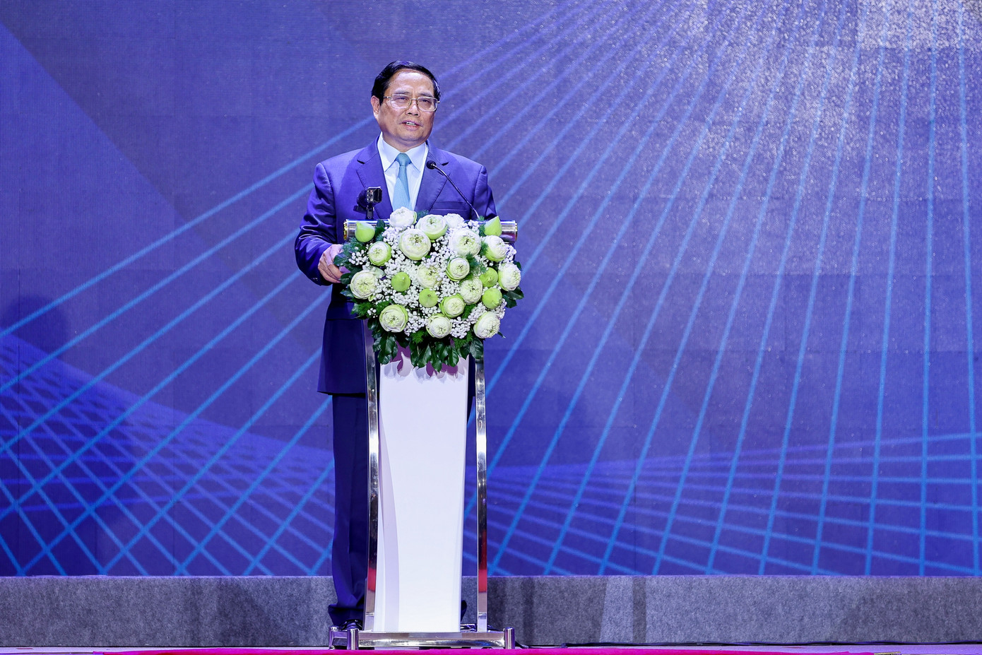 Thủ tướng đề nghị tỉnh Long An khẩn trương triển khai quyết liệt, đồng bộ, hiệu quả quy hoạch tỉnh, nhất là các ngành, lĩnh vực là tiềm năng, lợi thế. Ảnh: VGP