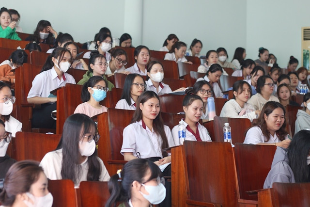 Một buổi tập huấn “Nâng cao nhận thức về bình đẳng và giới cho sinh viên” tại trường Cao đẳng Sư phạm Bà Rịa – Vũng Tàu. Một buổi tập huấn “Nâng cao nhận thức về bình đẳng và giới cho sinh viên” tại trường Cao đẳng Sư phạm Bà Rịa – Vũng Tàu.