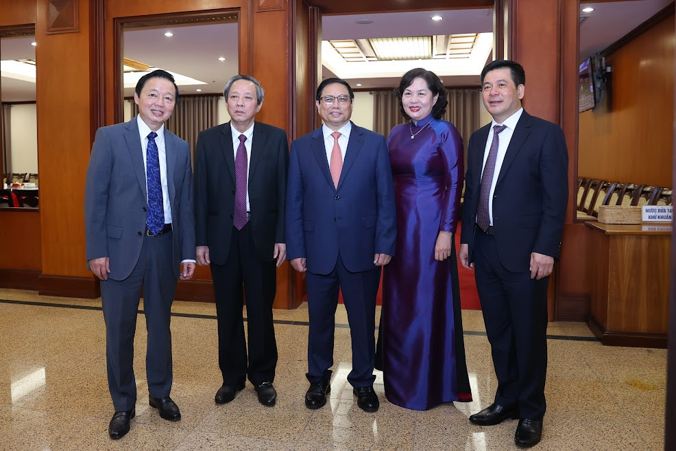 Thủ tướng Phạm Minh Chính, Phó Thủ tướng Trần Hồng Hà và các đại biểu tại phiên bế mạc Hội nghị Trung ương 7 - Ảnh: VGP/Nhật Bắc Thủ tướng Phạm Minh Chính, Phó Thủ tướng Trần Hồng Hà và các đại biểu tại phiên bế mạc Hội nghị Trung ương 7 - Ảnh: VGP/Nhật Bắc