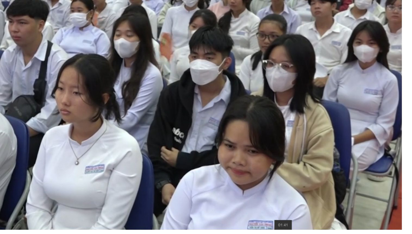 Nhiều học sinh tham gia lễ phát động tháng Hành động vì bình đẳng giới tỉnh An Giang.