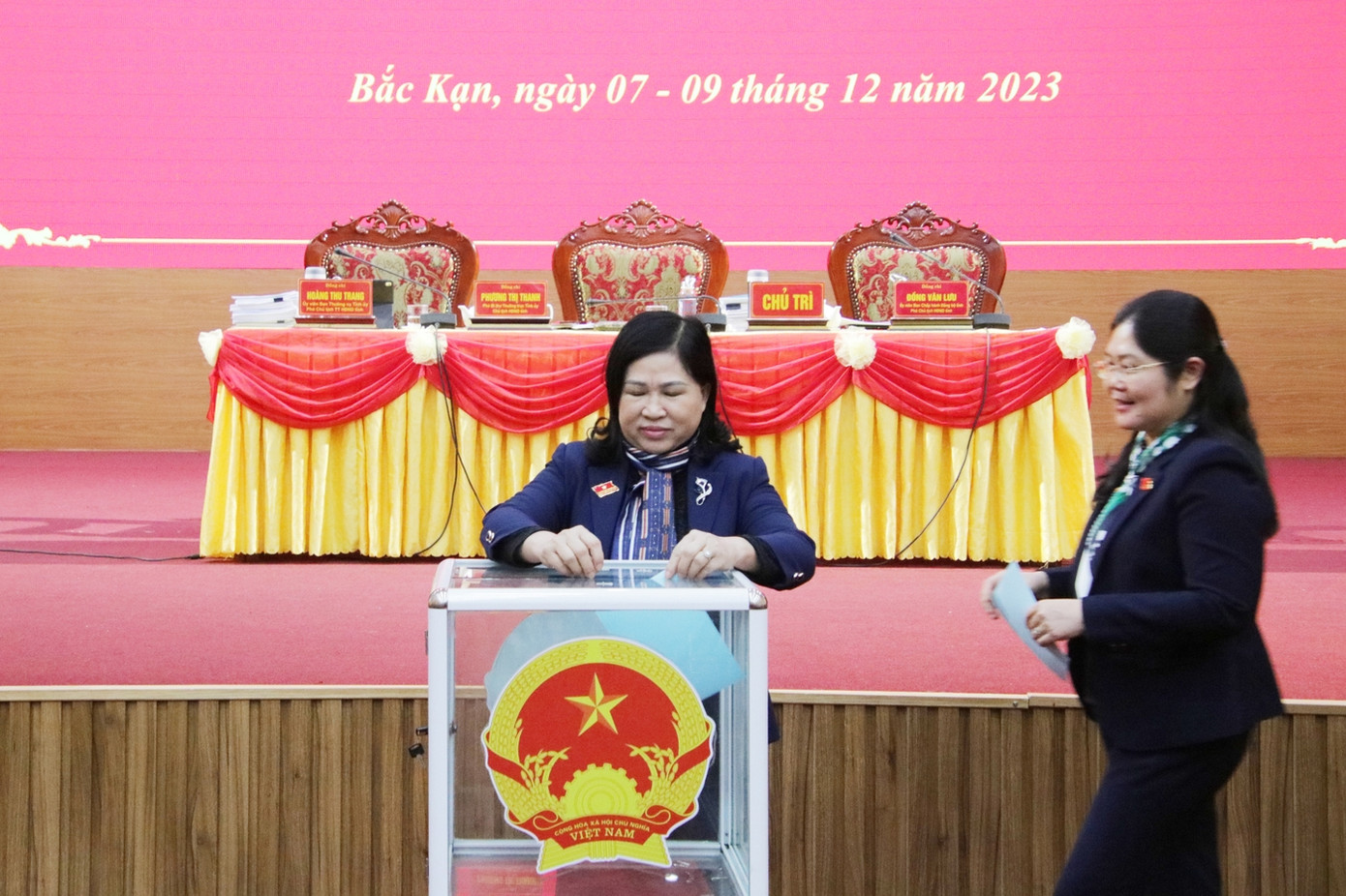 Đại biểu HĐND tỉnh bầu bổ sung Hội thẩm nhân dân tỉnh Bắc Kạn. Ảnh: Báo Bắc Kạn Đại biểu HĐND tỉnh bầu bổ sung Hội thẩm nhân dân tỉnh Bắc Kạn. Ảnh: Báo Bắc Kạn