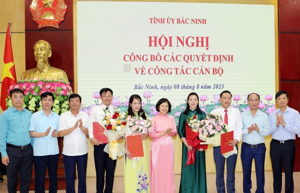 Lãnh đạo tỉnh Bắc Ninh chúc mừng tân lãnh đạo các sở, ngành được bổ nhiệm.