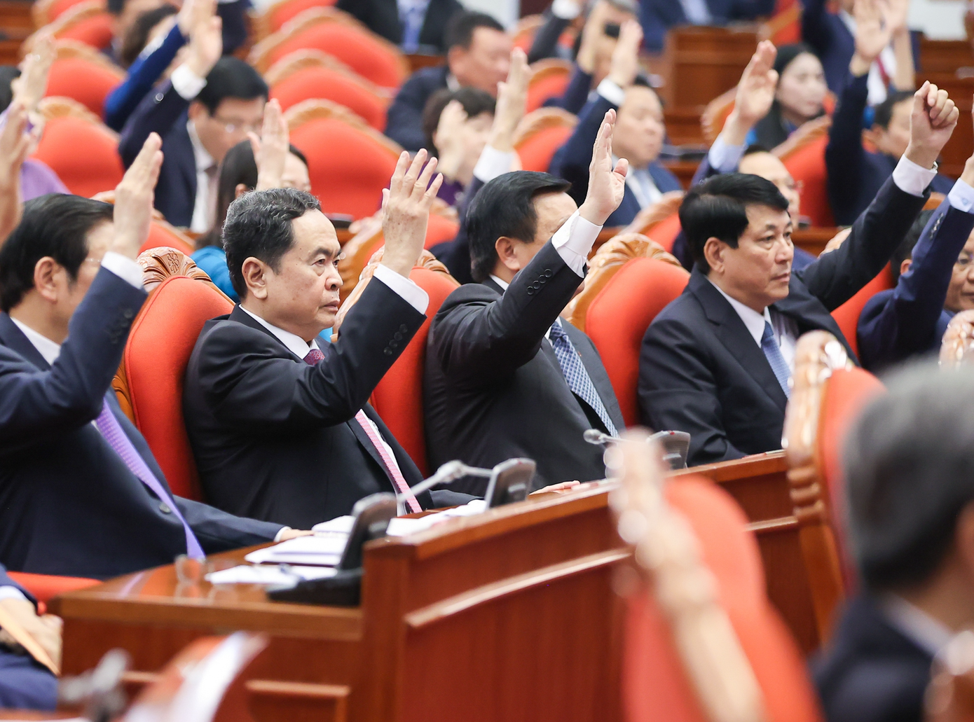 Trung ương biểu quyết thông qua các văn kiện tại phiên bế mạc Hội nghị Trung ương 7 (khóa XIII). Ảnh: VGP/Nhật Bắc Trung ương biểu quyết thông qua các văn kiện tại phiên bế mạc Hội nghị Trung ương 7 (khóa XIII). Ảnh: VGP/Nhật Bắc