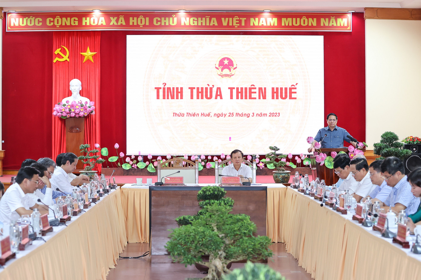 Thủ tướng Phạm Minh Chính làm việc với Ban Thường vụ Tỉnh ủy Thừa Thiên Huế. Ảnh: VGP