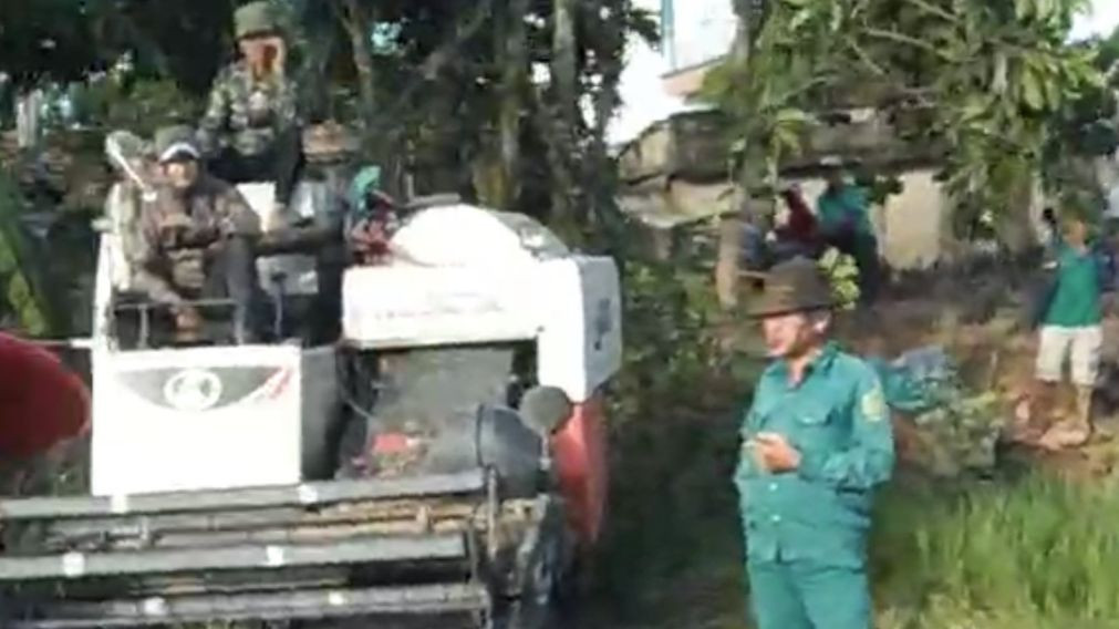 HTX cho người ra ngăn cản xã viên thu hoạch lúa