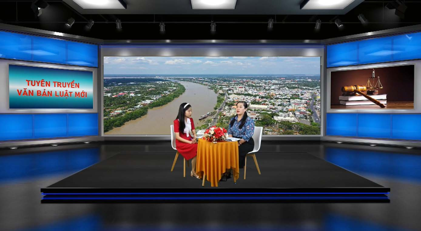 Một buổi livestream tư vấn pháp luật trực tuyến về bạo lực gia đình trên Trang Fanpage Thông tin phổ biến, giáo dục pháp luật tỉnh Bến Tre.