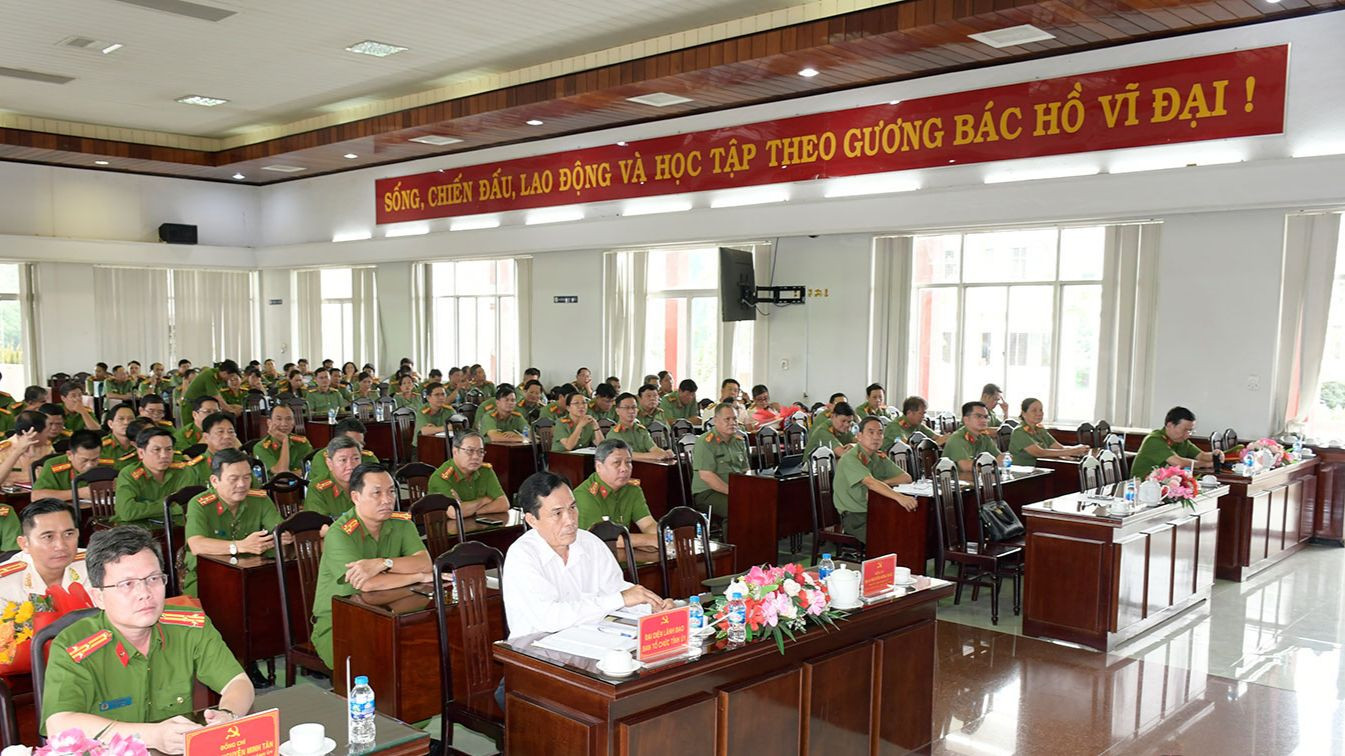 Các đại biểu dự lễ công bố. Ảnh: Báo Ấp Bắc điện tử