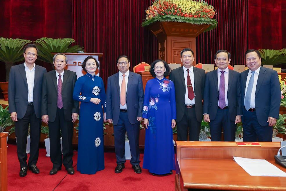 Thủ tướng Phạm Minh Chính, Thường trực Ban Bí thư, Trưởng Ban Tổ chức Trung ương Trương Thị Mai, Phó Thủ tướng Trần Lưu Quang và các đại biểu tại phiên bế mạc Hội nghị Trung ương 7. Ảnh: VGP/Nhật Bắc Thủ tướng Phạm Minh Chính, Thường trực Ban Bí thư, Trưởng Ban Tổ chức Trung ương Trương Thị Mai, Phó Thủ tướng Trần Lưu Quang và các đại biểu tại phiên bế mạc Hội nghị Trung ương 7. Ảnh: VGP/Nhật Bắc