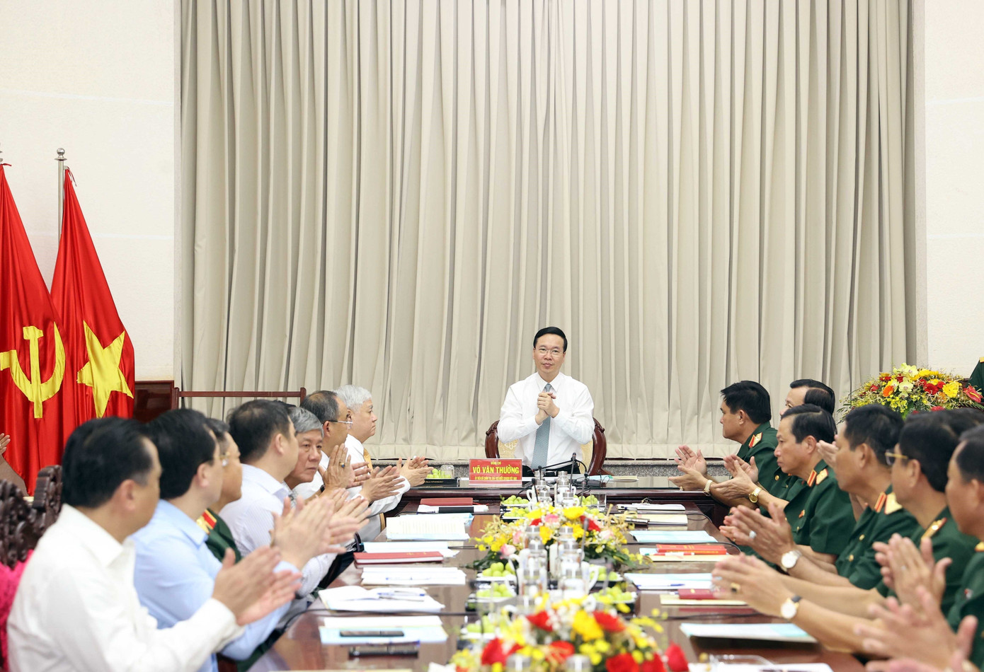 Chủ tịch nước Võ Văn Thưởng làm việc với Bộ Tư lệnh Quân khu 9. Ảnh: Thống Nhất/TTXVN.