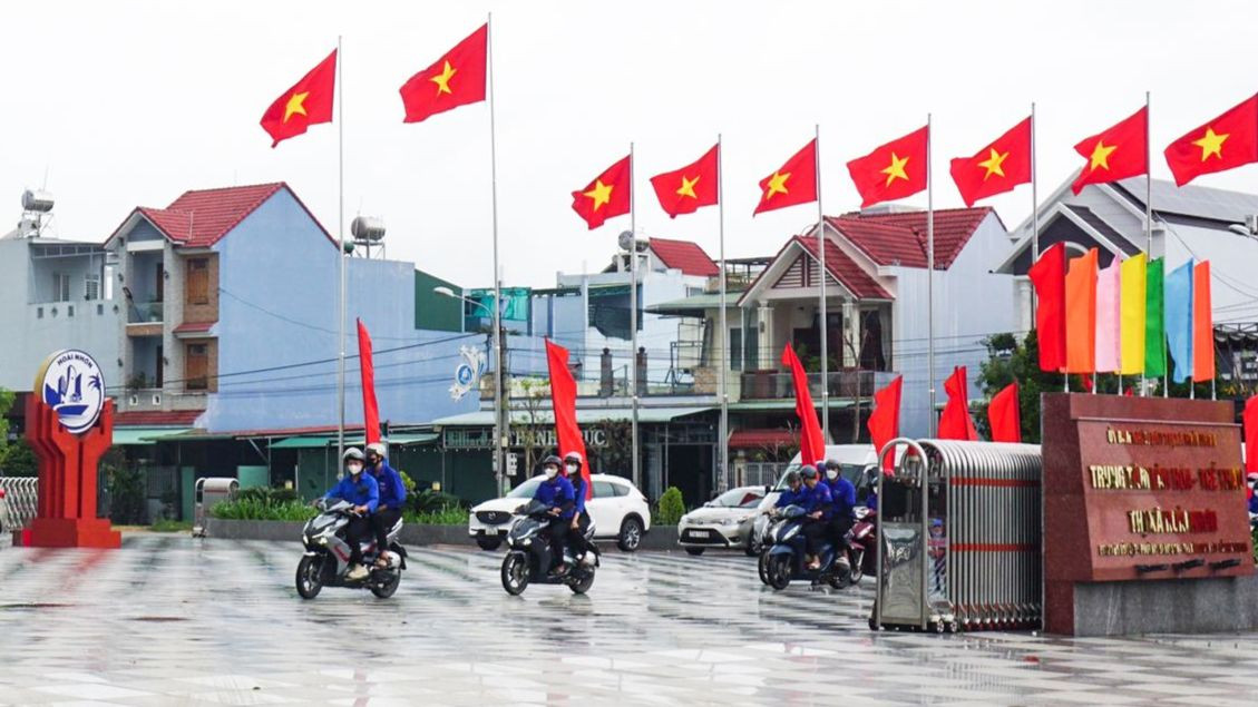 Sau lễ phát động, tỉnh đã tổ chức diễu hành hưởng ứng Tháng Hành động vì bình đẳng giới. Ảnh: BK