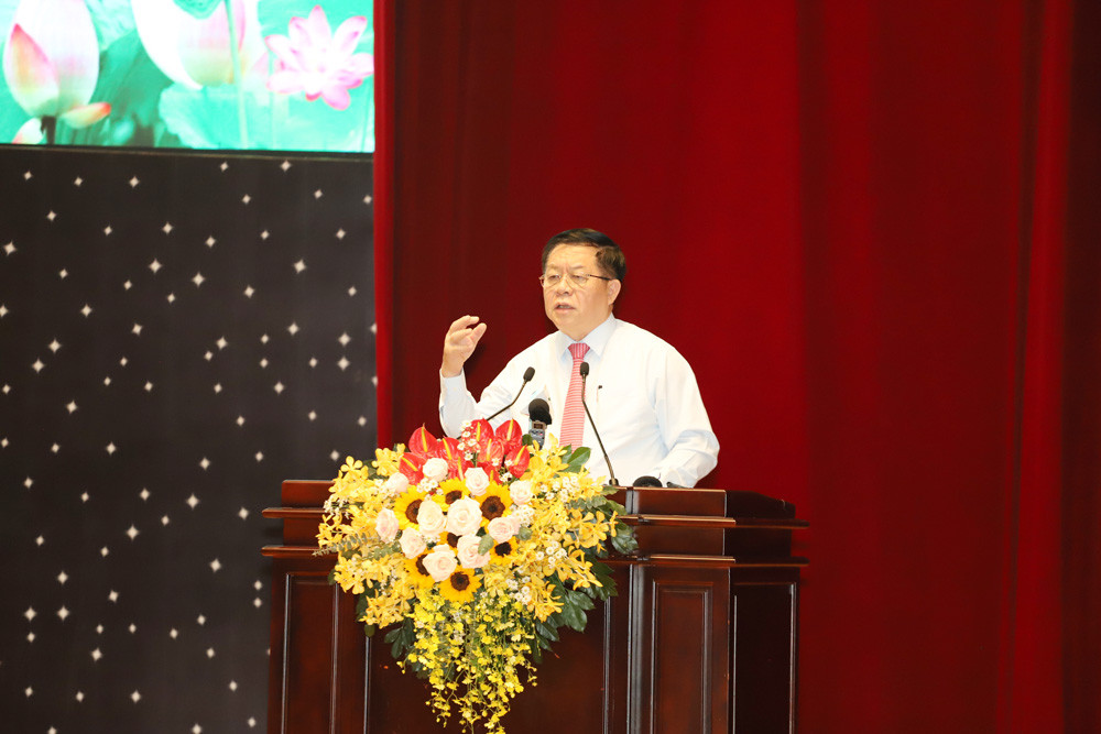 Ông Nguyễn Trọng Nghĩa, Bí thư Trung ương Đảng, Trưởng ban Tuyên giáo Trung ương phát biểu tại hội nghị. Ảnh: Báo Bình Dương