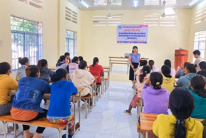 Một Hội nghị tập huấn về bình đẳng giới tại xã Khánh Trung, huyện Khánh Vĩnh, vào tháng 9/2023. Ảnh: Hội LHPN Khánh Hòa.