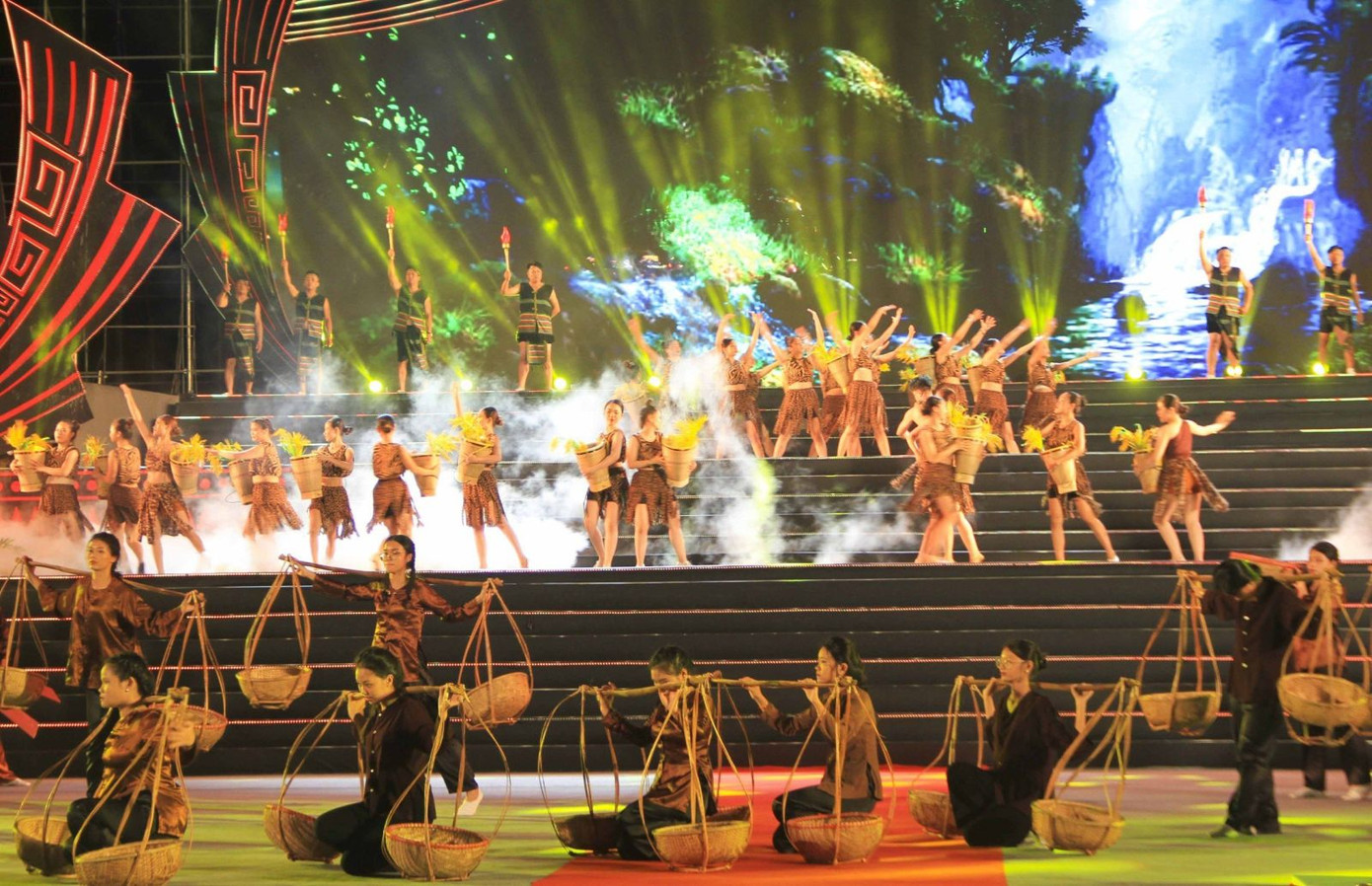 Chương trình nghệ thuật diễn ra tại Lễ khai mạc có chủ đề “Miền Trung lung linh sắc màu hội tụ” Chương trình nghệ thuật diễn ra tại Lễ khai mạc có chủ đề “Miền Trung lung linh sắc màu hội tụ”