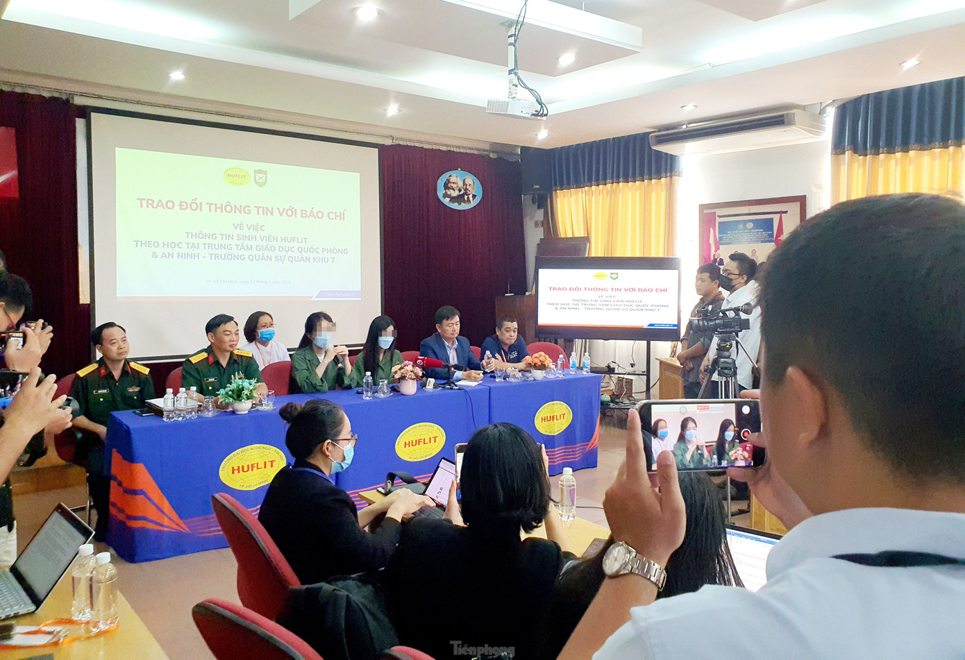 Nữ sinh T. kể lại câu chuyện mình quay clip với báo chí Nữ sinh T. kể lại câu chuyện mình quay clip với báo chí