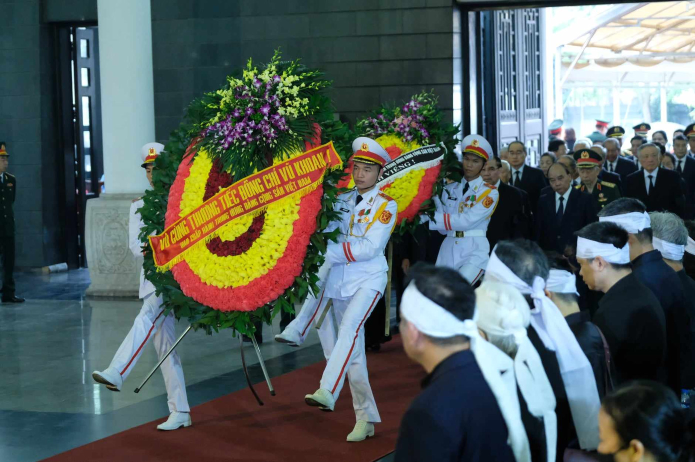 Đoàn Ban Chấp hành Trung ương Đảng viếng đồng chí Vũ Khoan. Đoàn Ban Chấp hành Trung ương Đảng viếng đồng chí Vũ Khoan.