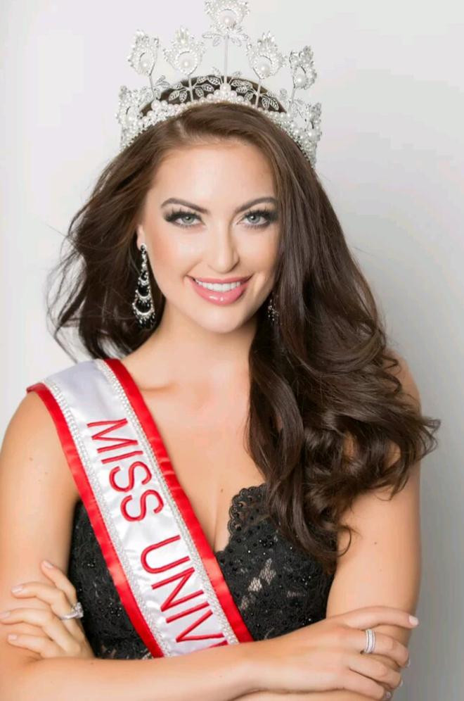 Tại thời điểm người đẹp đăng quang ngôi vị Hoa hậu Hoàn vũ Canada 2016 cô được đánh giá rất cao với nhan sắc xinh đẹp, quyến rũ cùng kinh nghiệm 'chinh chiến' tại nhiều cuộc thi trước đó.