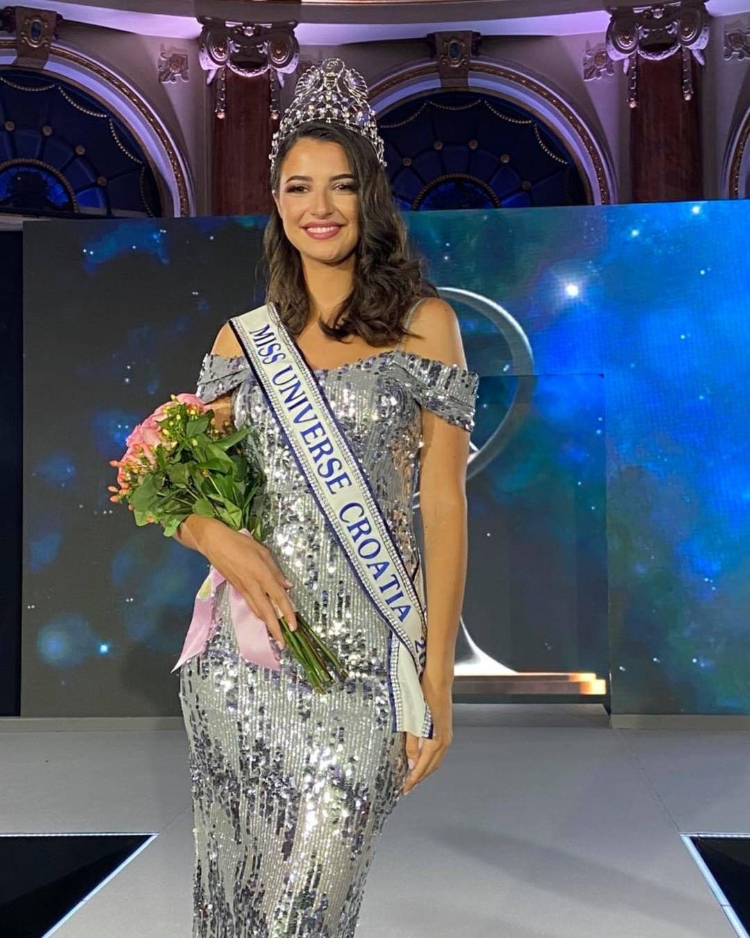 Mới đây, đêm chung kết Miss Universe Croatia 2021 đã diễn ra. Người đẹp 20 tuổi Ora Antonia Ivanišević đã vượt qua nhiều thí sinh để đăng quang ngôi vị Hoa hậu Hoàn vũ Croatia 2021.