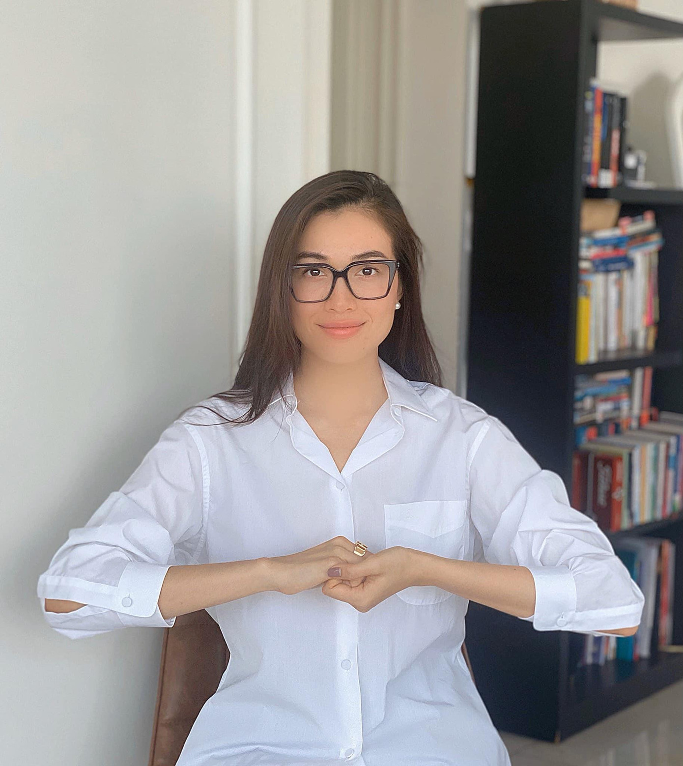 Á hậu Lệ Hằng cũng truyền tải thông điệp tích cực tới các fans khi ở nhà chống dịch.