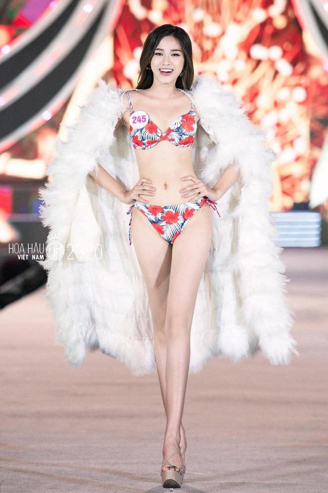 Khả năng catwalk của Đỗ Thị Hà đã tiến bộ hơn nhiều so với thời điểm mới đăng quang.