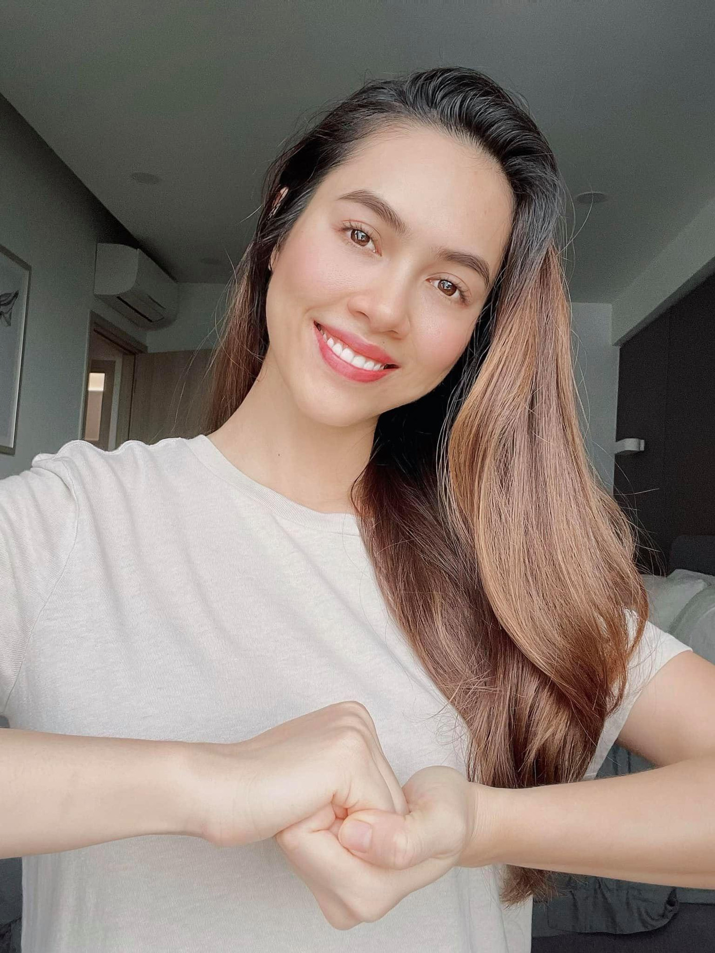 Á hậu Hoàng My kêu gọi mọi người tham gia chiến dịch "Sứ mệnh nụ cười" bảo vệ các trẻ em khỏi nạn xâm hại tình dục.