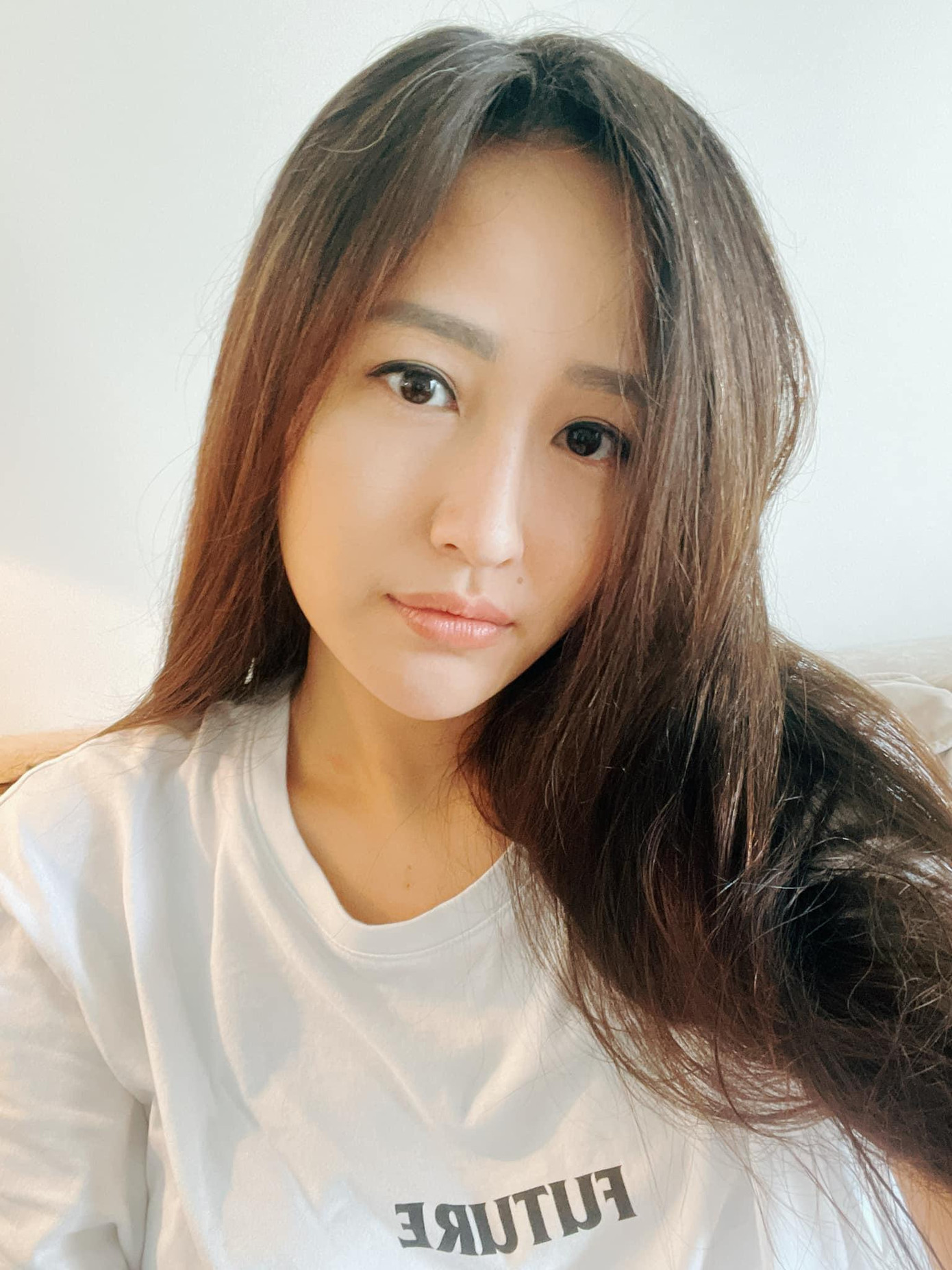 Hoa hậu Mai Phương Thuý có phần xuống sắc sau khi bị ốm trong những ngày ở nhà thực hiện giãn cách.