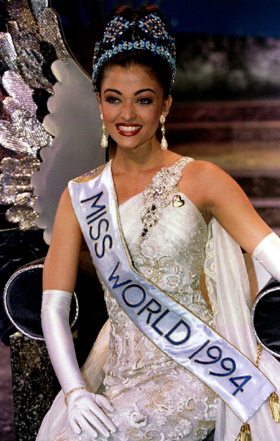 Aishwarya Rai sinh năm 1973, giành ngôi Á hậu tại cuộc thi Hoa hậu Ấn Độ 1994. Sau đó, cô được cử đi tham dự cuộc thi Hoa hậu Thế giới 1994 và giành ngôi vị cao nhất.