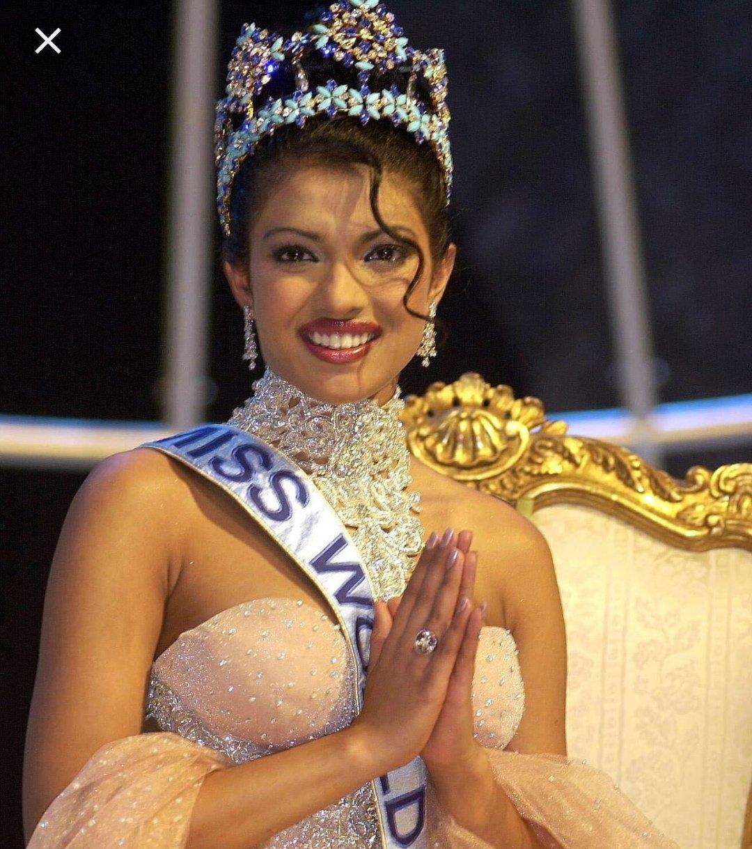 Priyanka Chopra sinh năm 1982, đăng quang Hoa hậu Thế giới năm 2000 và là cô gái Ấn Độ thứ 5 từng đăng quang ngôi vị này. Cô được đánh giá là một trong những Hoa hậu thế giới đẹp nhất mọi thời đại với nhan sắc kiều diễm, nóng bỏng.