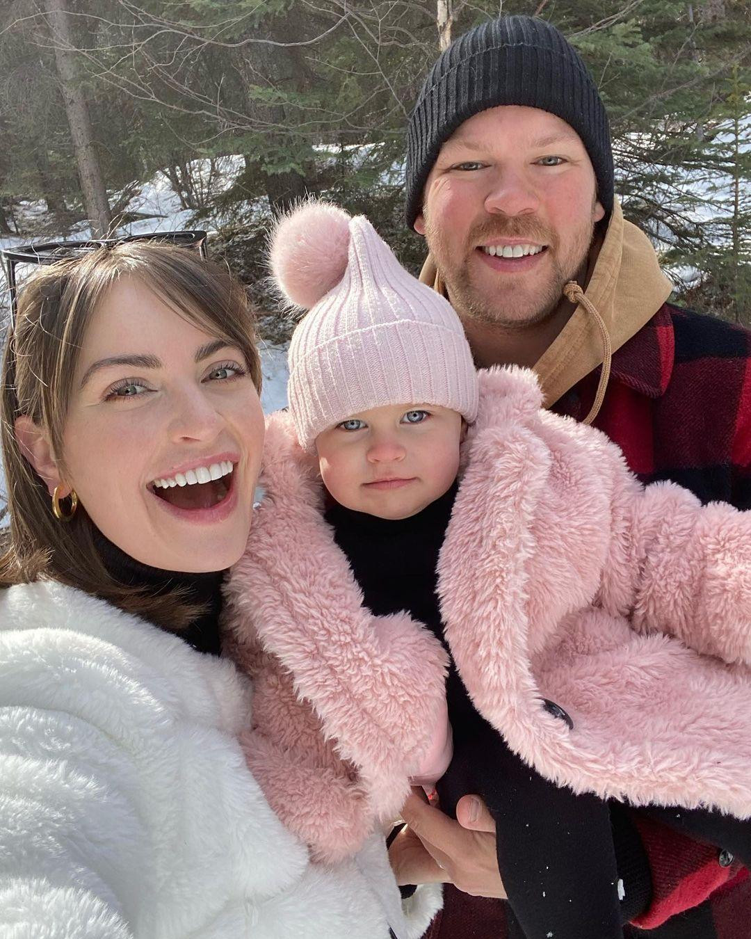 5 năm sau khi lọt top 9 Miss Universe 2016, Siera Bearchell giờ đây đã có cuộc sống hạnh phúc và yên bình bên chồng con.