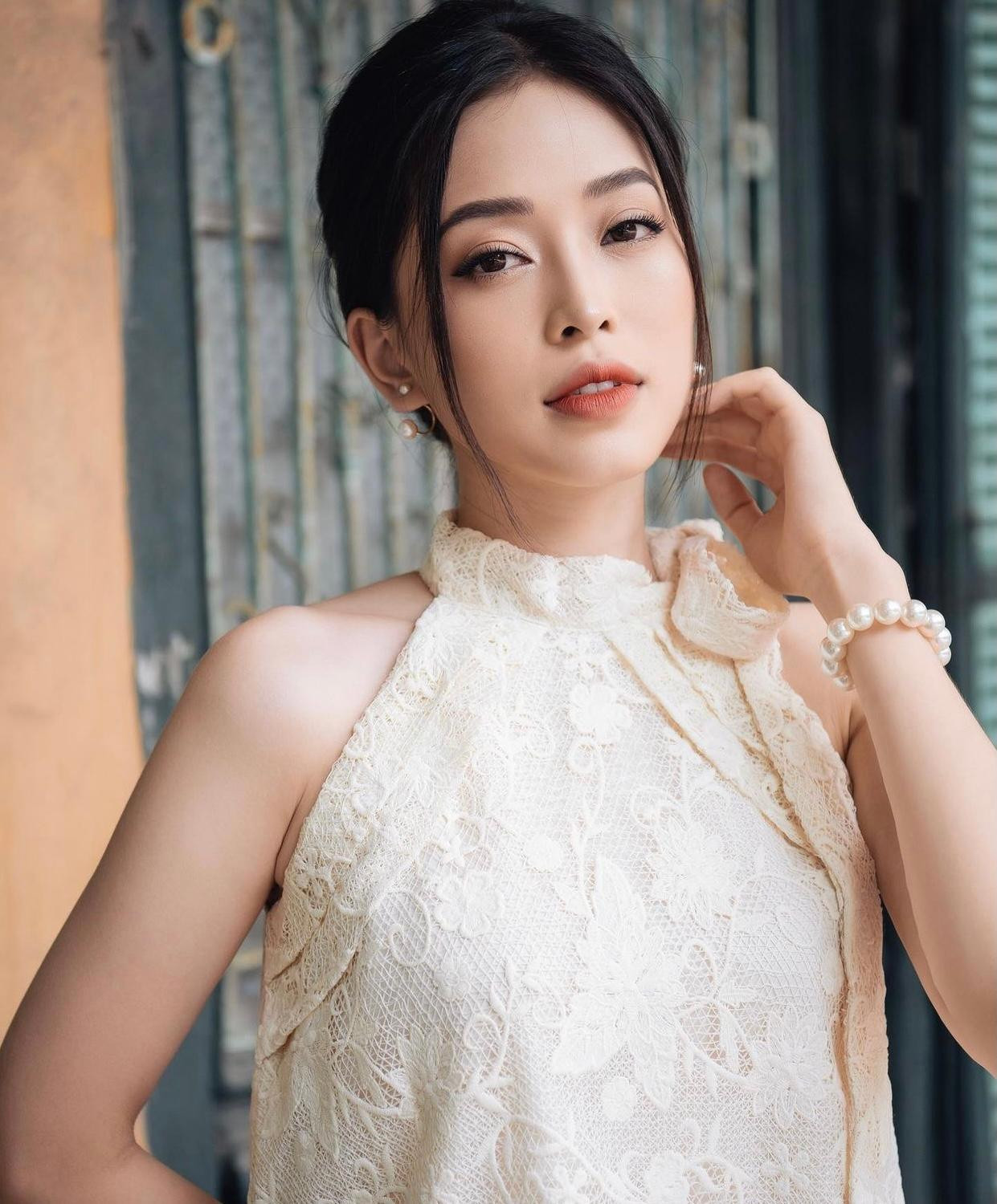 Á hậu Việt Nam 2018 đẹp cuốn hút với làn da trắng sứ không tì vết.