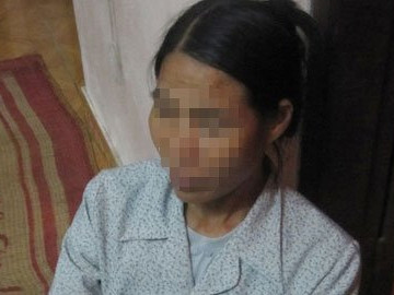 Chị Đinh Thị Ngát (Sóc Sơn, Hà Nội) buồn rầu nói về con. Chị Đinh Thị Ngát (Sóc Sơn, Hà Nội) buồn rầu nói về con