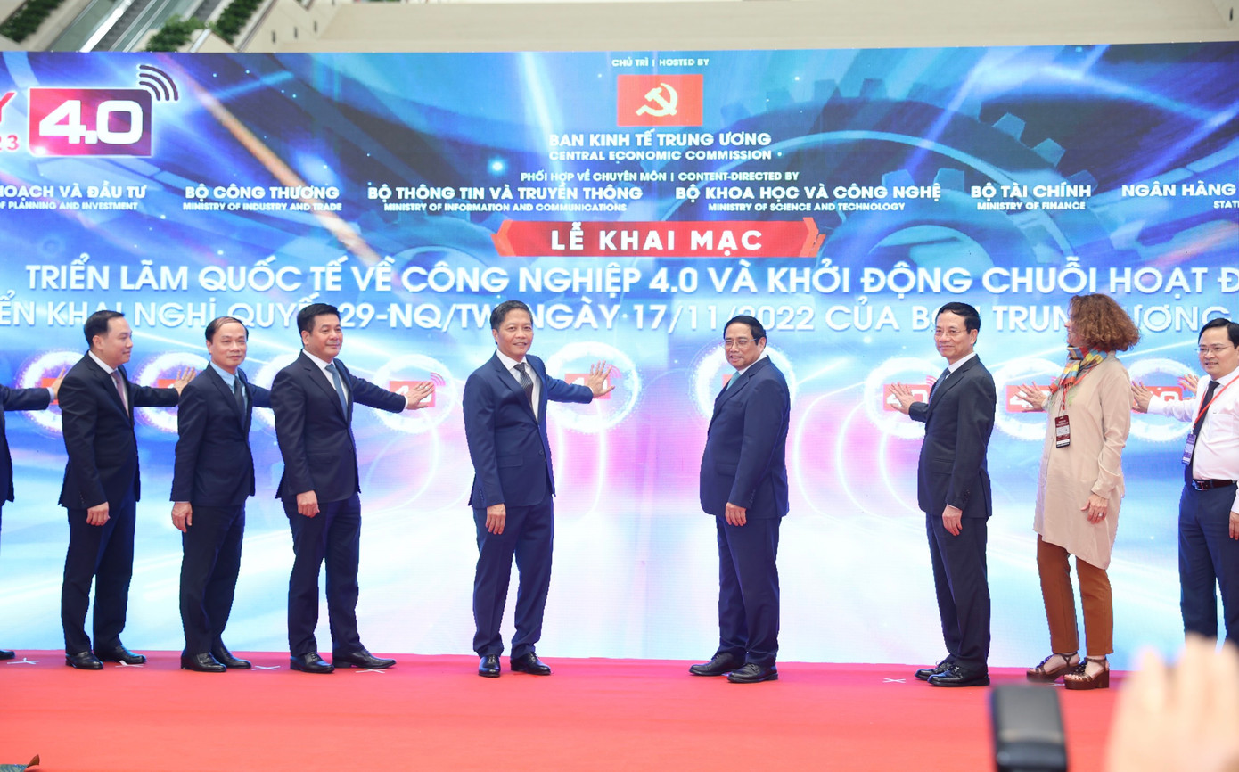 Thủ tướng Phạm Minh Chính cùng đại diện bộ ngành khai mạc Triển lãm quốc tế về công nghiệp 4.0 năm 2023.