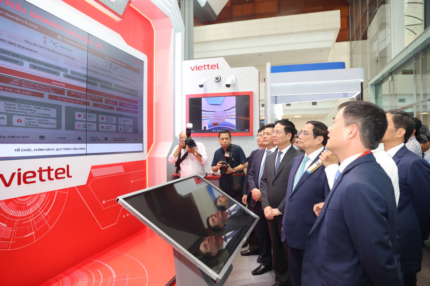 Tham quan công nghệ mới tại Triển lãm quốc tế về công nghiệp 4.0 năm 2023.