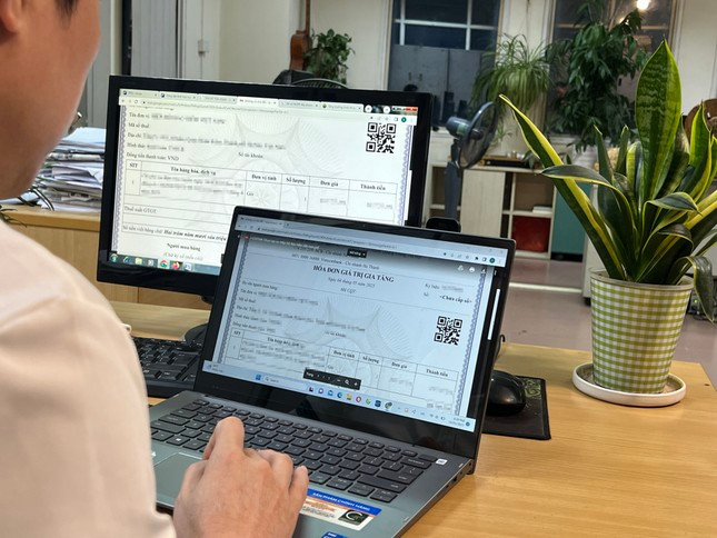 Bộ Tài chính đề xuất nhiều giải pháp ngăn mua bán hoá đơn. Bộ Tài chính đề xuất nhiều giải pháp ngăn mua bán hoá đơn.