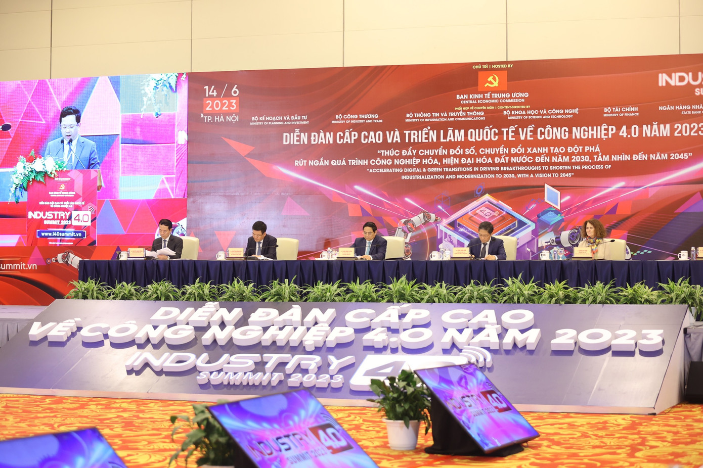 Thủ tướng chủ trì Diễn đàn cấp cao về công nghiệp 4.0.