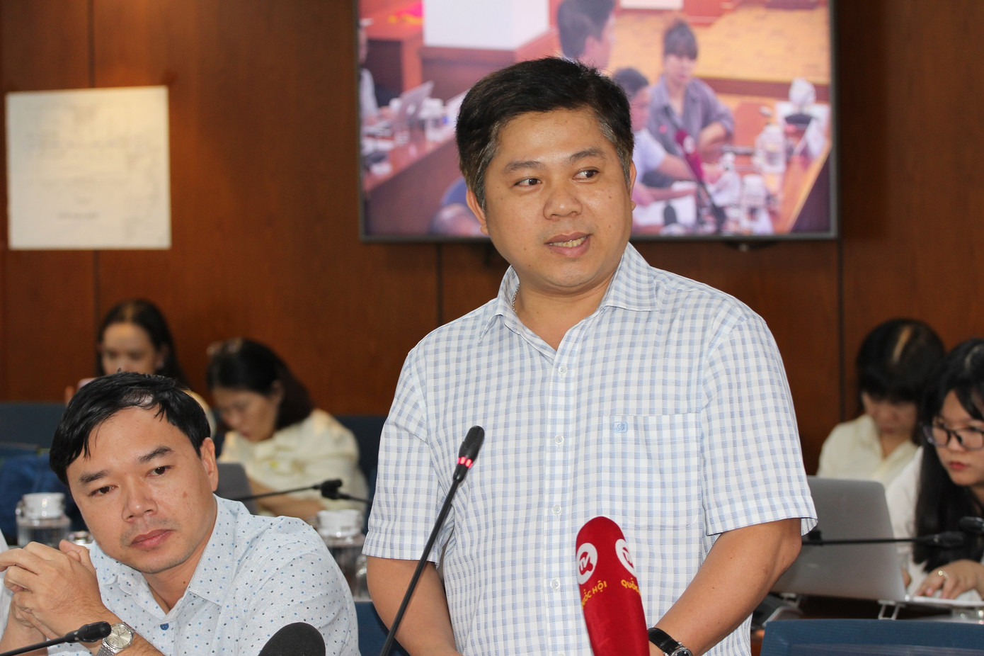 Ông Hồ Tấn Minh, Chánh văn phòng Sở Giáo dục và Đào tạo TPHCM thông tin tại cuộc họp báo Ông Hồ Tấn Minh, Chánh văn phòng Sở Giáo dục và Đào tạo TPHCM thông tin tại cuộc họp báo