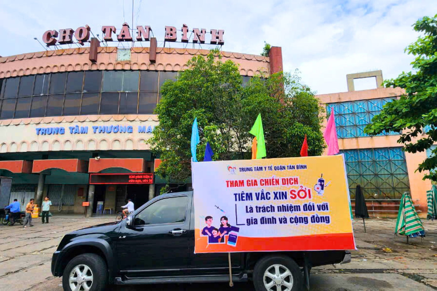 Hoạt động truyền thông về chiến dịch tiêm vắc xin sởi đang diễn ra đồng bộ trên toàn thành phố