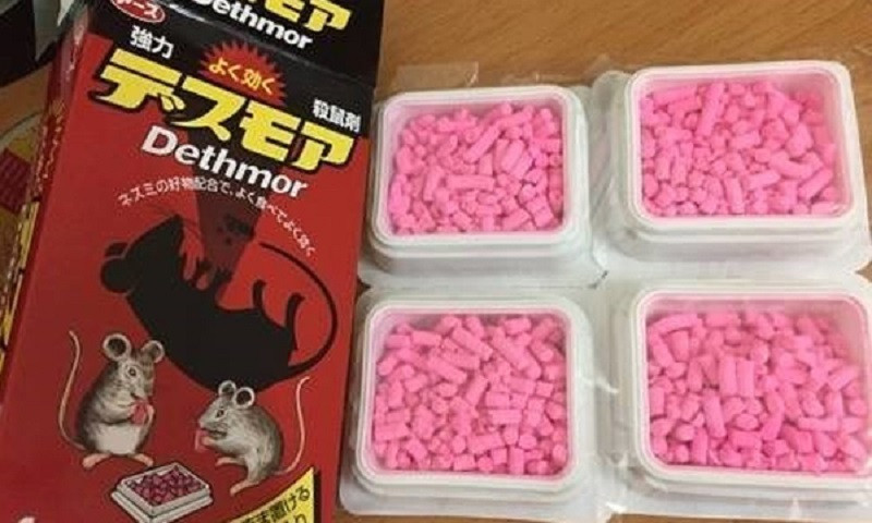 Trên thị trường hiện có nhiều loại thuốc diệt chuột dạng viên, rất dễ khiến trẻ nhầm lẫn là kẹo Trên thị trường hiện có nhiều loại thuốc diệt chuột dạng viên, rất dễ khiến trẻ nhầm lẫn là kẹo