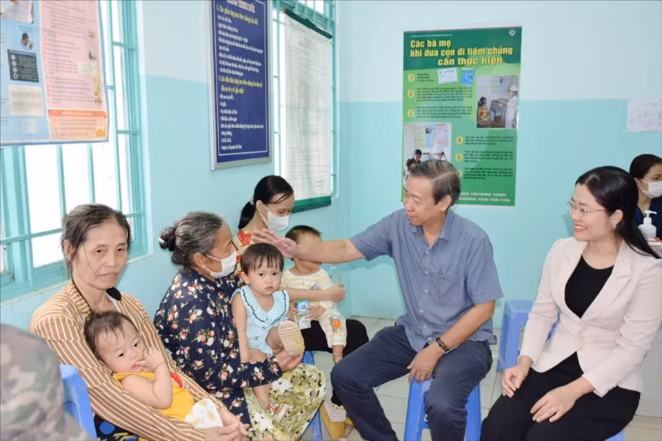 Chiến dịch tiêm vắc xin sởi nhận được sự hưởng ứng của các gia đình có trẻ trong độ tuổi tiêm ngừa (ảnh: HCDC)