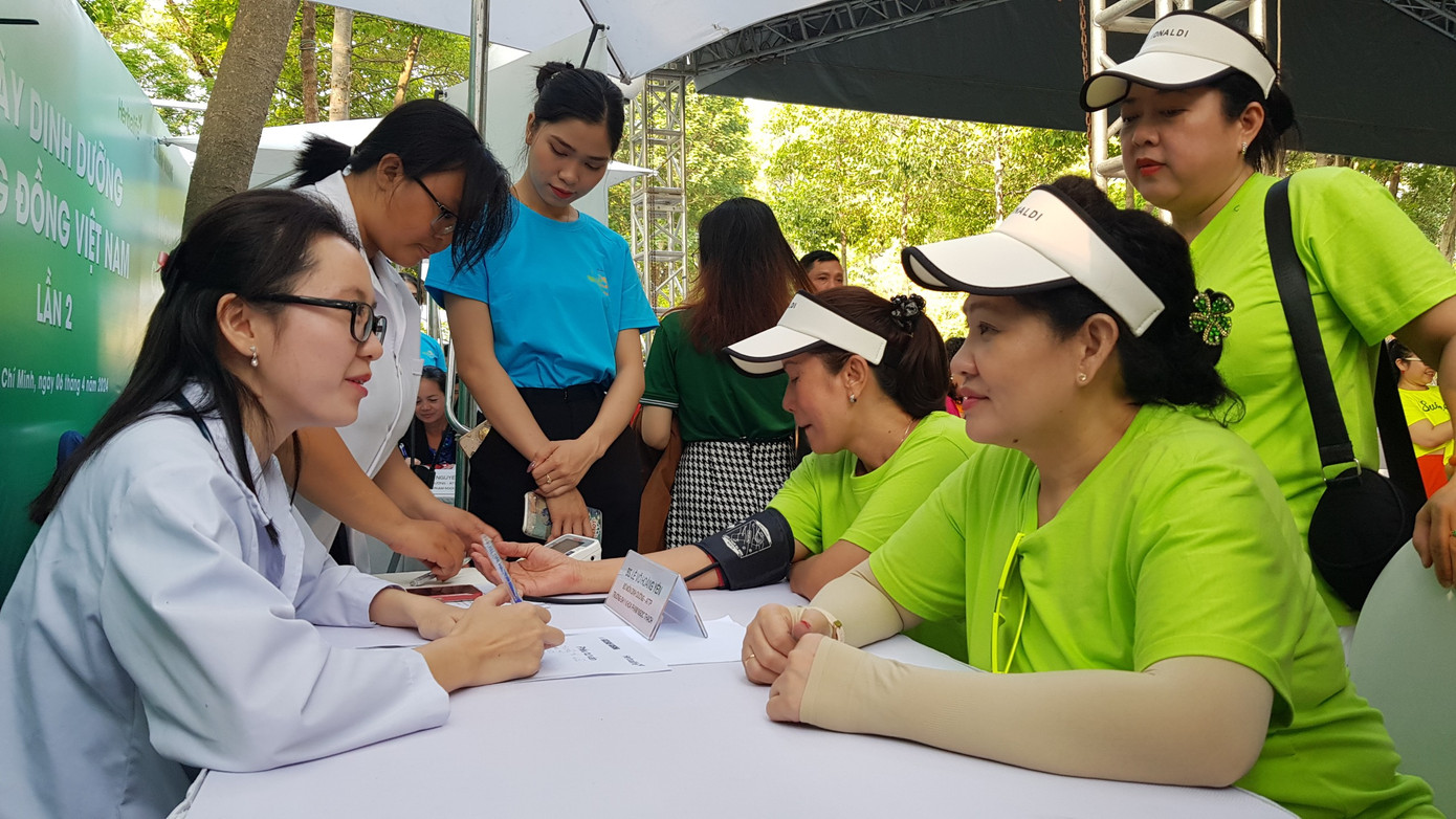 Các bác sĩ tư vấn giải pháp dinh dưỡng hợp lý, khoa học cho người dân trong chương trình Ngày dinh dưỡng cộng đồng Việt Nam Các bác sĩ tư vấn giải pháp dinh dưỡng hợp lý, khoa học cho người dân trong chương trình Ngày dinh dưỡng cộng đồng Việt Nam