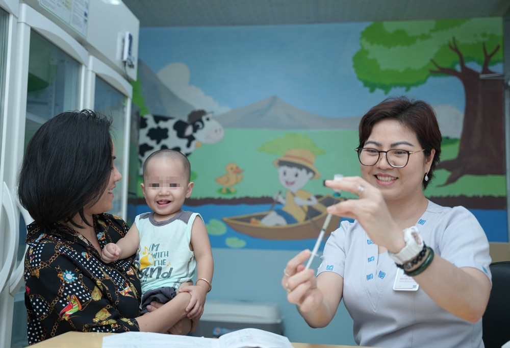 Tiêm vắc xin là giải pháp hiệu quả để bảo vệ sức khỏe, tính mạng của trẻ trước các bệnh nguy hiểm