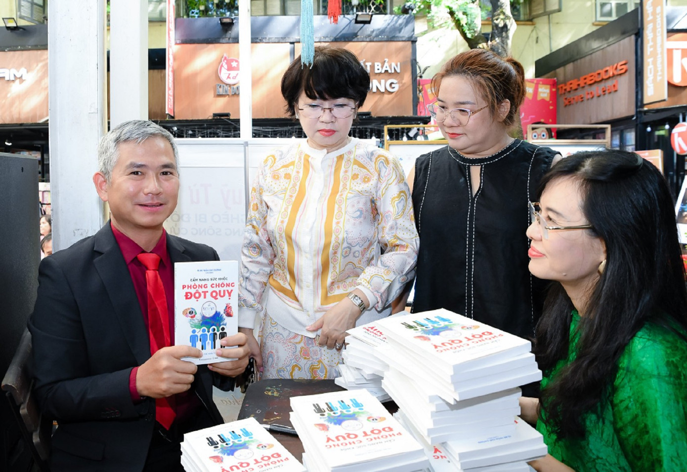 TS.BS Trần Chí Cường là một trong những chuyên gia đầu ngành lĩnh vực phẫu thuật thần kinh của Việt Nam TS.BS Trần Chí Cường là một trong những chuyên gia đầu ngành lĩnh vực phẫu thuật thần kinh của Việt Nam