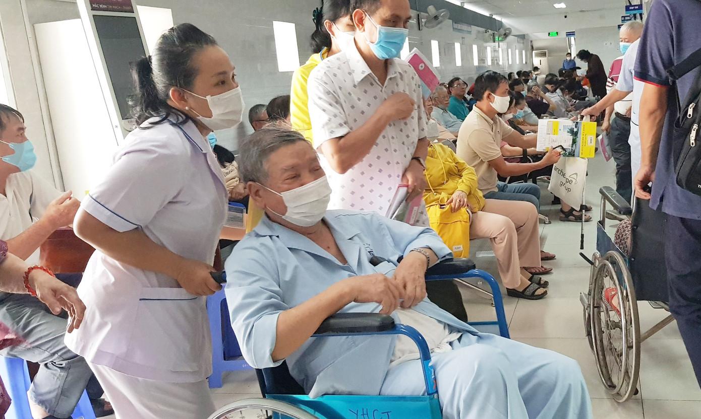 Thời tiết nắng nóng gay gắt kéo dài khiến nhiều người đổ bệnh