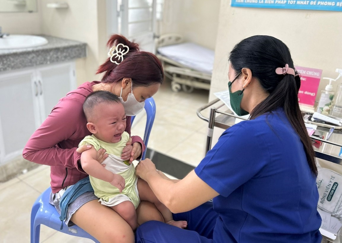 TPHCM đang xin ý kiến về việc mở rộng độ tuổi tiêm vắc xin để kiểm soát dịch sởi TPHCM đang xin ý kiến về việc mở rộng độ tuổi tiêm vắc xin để kiểm soát dịch sởi