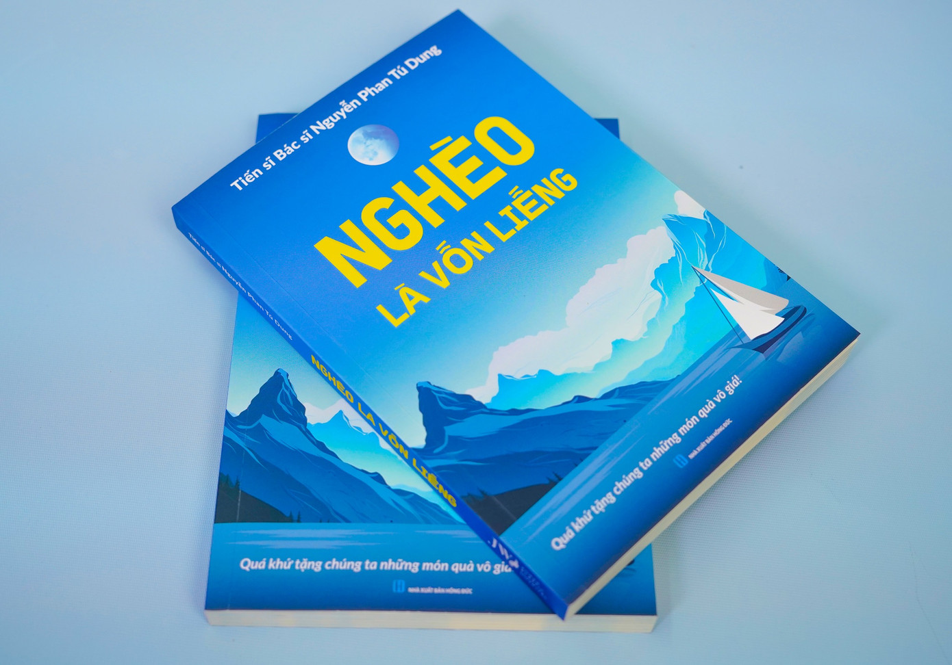 Nghèo là vốn liếng - cuốn sách đầu tay của TS.BS Nguyễn Phan Tú Dung.