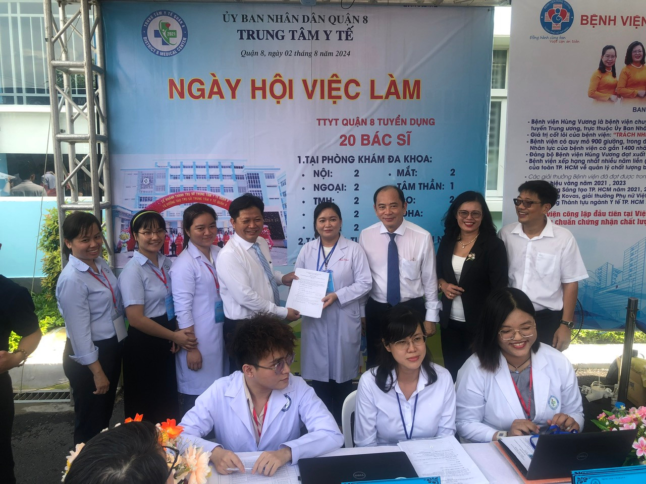 Ngày hội việc làm lần thứ 2 các cơ sở y tế đã tuyển được 143 bác sĩ Ngày hội việc làm lần thứ 2 các cơ sở y tế đã tuyển được 143 bác sĩ
