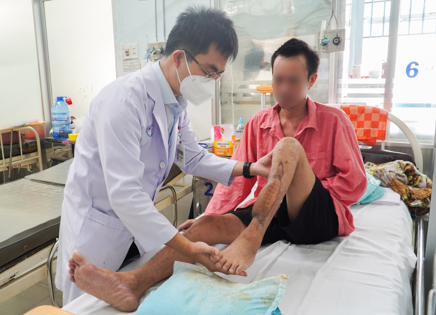 Sau phẫu thuật, bệnh nhân đang bình phục khả năng vận động