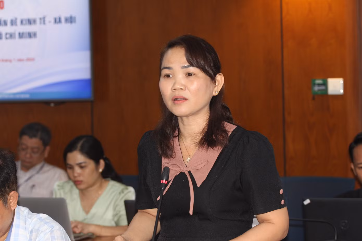 Bà Huỳnh Lê Như Trang - Phó Giám đốc Sở LĐTB&XH thông tin tại buổi họp báo. Bà Huỳnh Lê Như Trang - Phó Giám đốc Sở LĐTB&XH thông tin tại buổi họp báo.