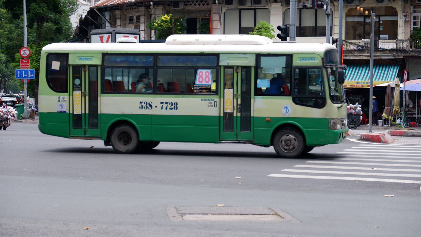 Xe buýt ở TPHCM hầu hết có kích thước không phù hợp với hạ tầng giao thông.